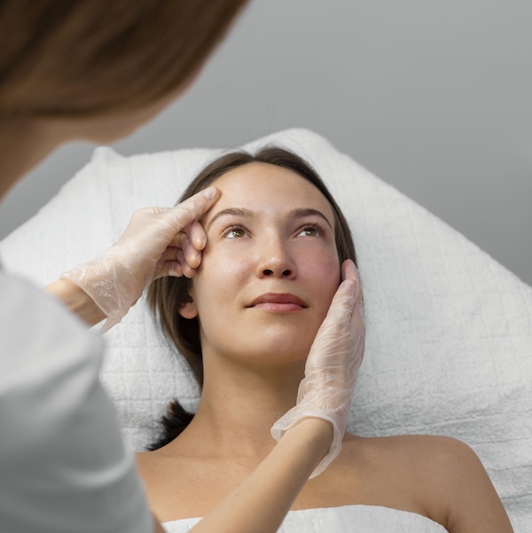 Harmonização facial com critério médico